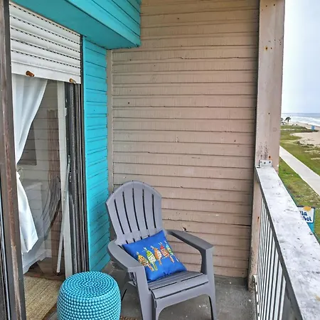 Beachfront Corpus Christi Condo With Deck And Views!